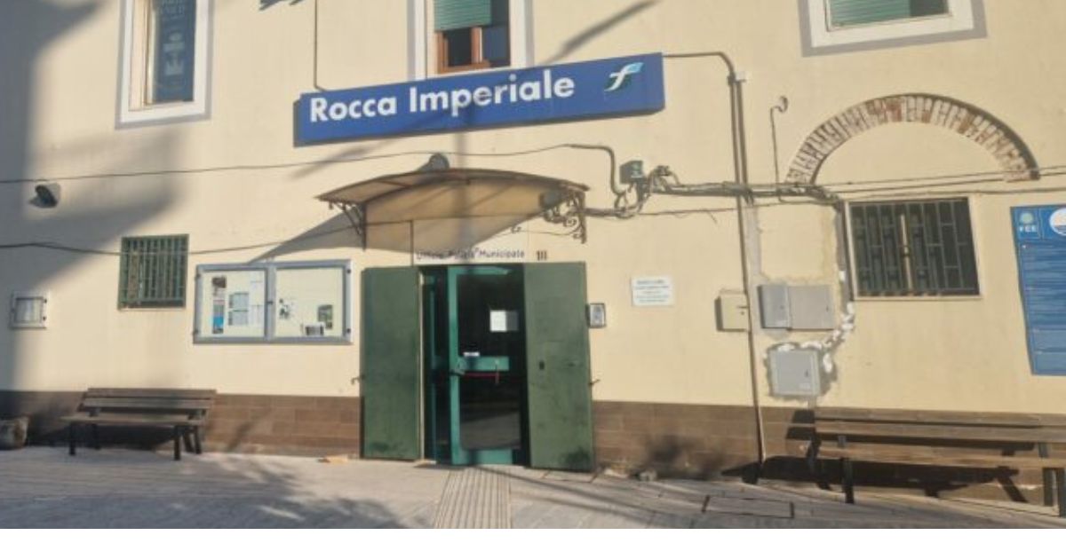 https://www.quotidianodelsud.it/wp-content/uploads/2026/07/stazione-di-rocca-imperiale-2.jpg