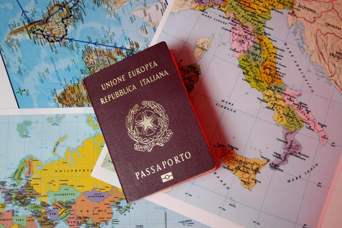 https://www.quotidianodelsud.it/wp-content/uploads/2026/07/still-life-foto-simboliche-di-passaporti-e-viaggi.jpeg