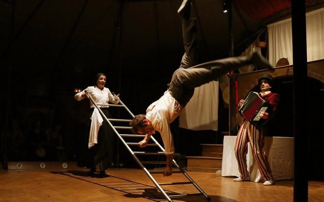 La compagnia Compagnia Circ’Hulon in "Strampalati"