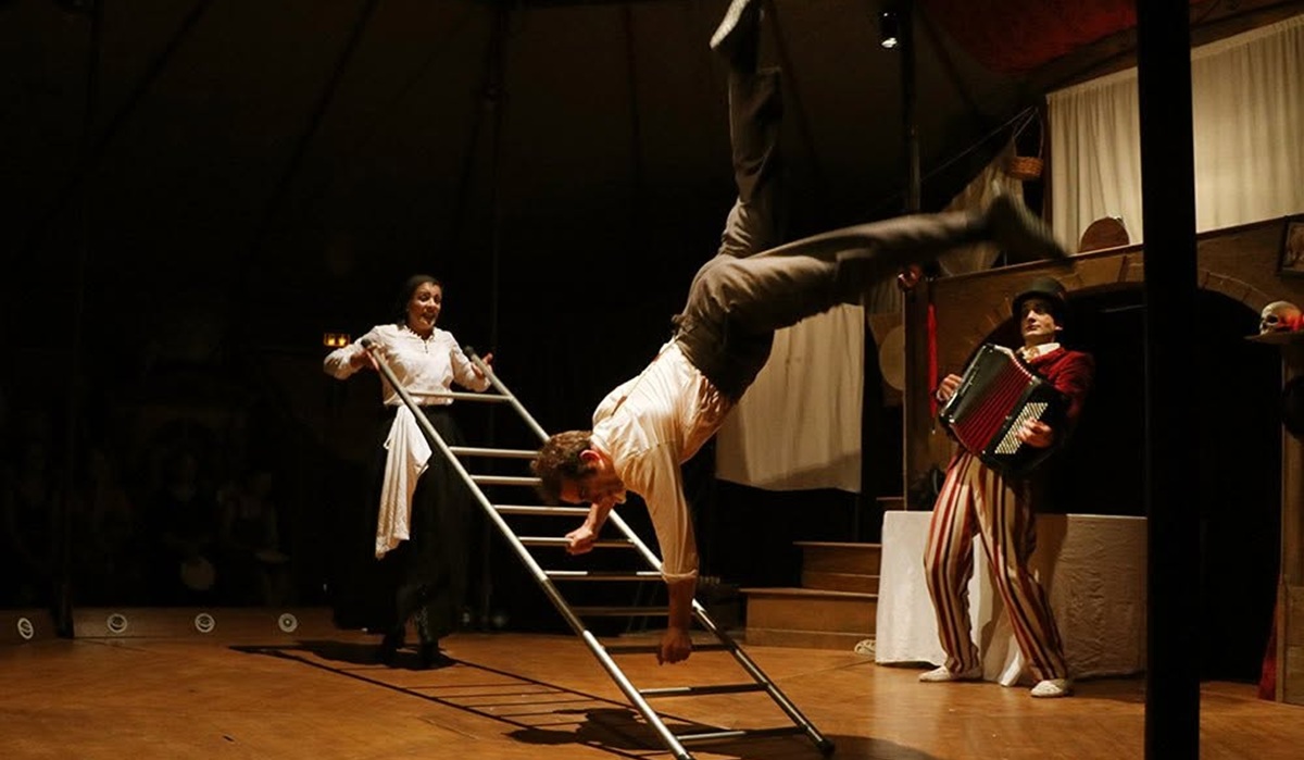 https://www.quotidianodelsud.it/wp-content/uploads/2026/07/strampalati-filadelfia-teatro.jpg