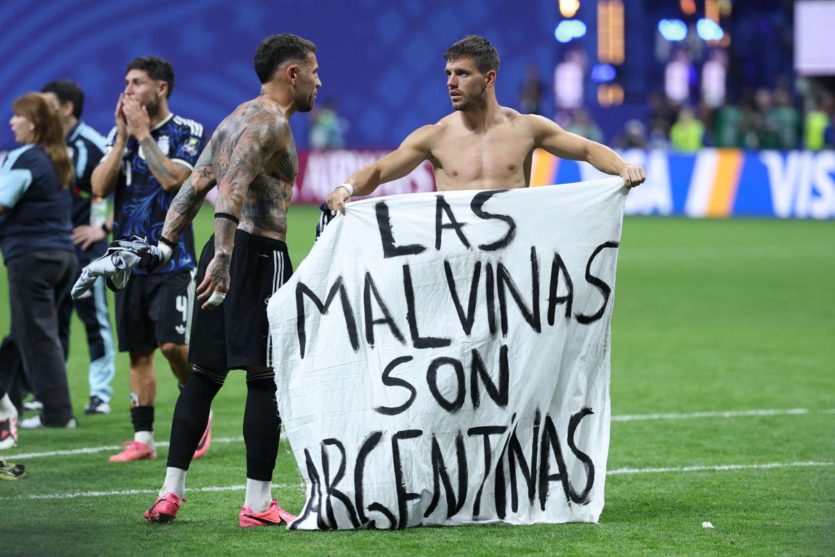 https://www.quotidianodelsud.it/wp-content/uploads/2026/07/striscione-mondiali-argentina-inghilterra-afp.jpeg