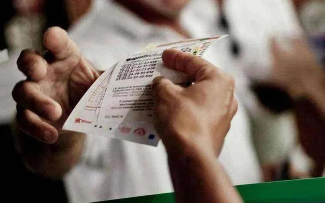 Superenalotto, numeri combinazione vincente oggi 31 luglio