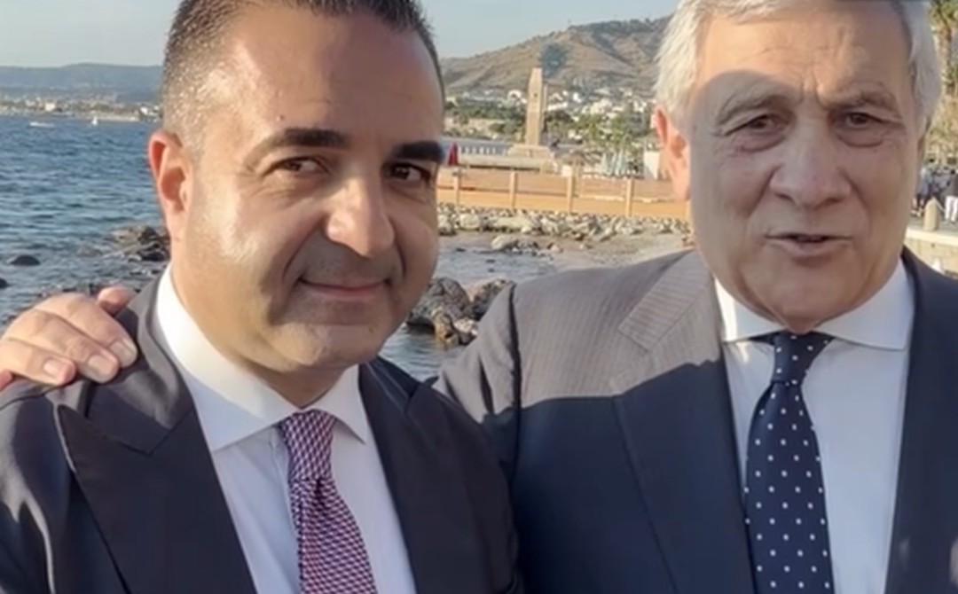 Il sindaco di Reggio Calabria Giovanni Cannizzaro sul lungomare insieme al ministro Antonio Tajani
