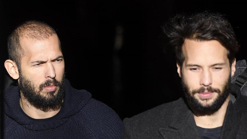 L’influencer della ‘manosfera’ Andrew Tate e il fratello Tristan arrestati a Miami