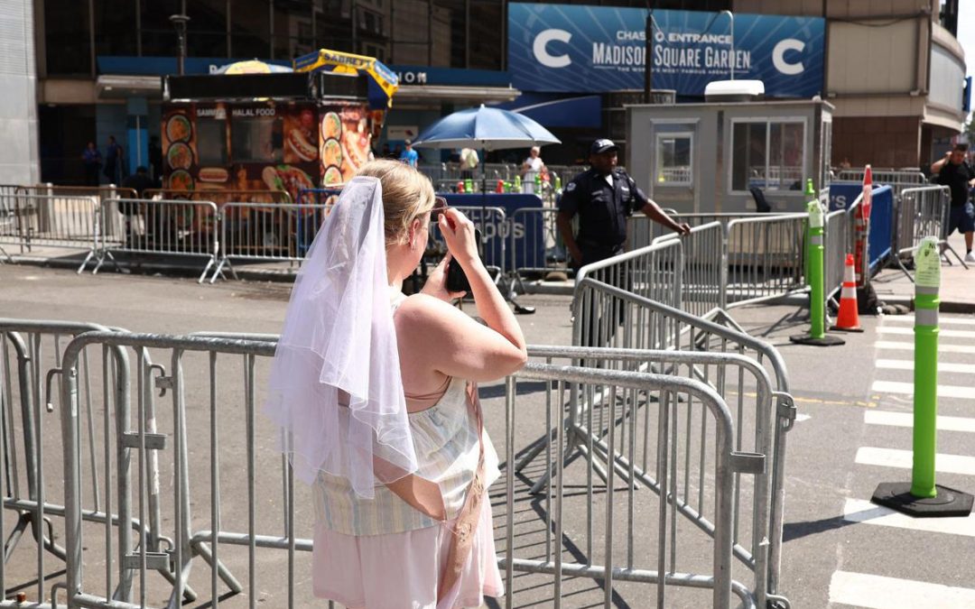 Taylor Swift e Travis Kelce sono marito e moglie, al Madison Square Garden il sì più glam dell’anno