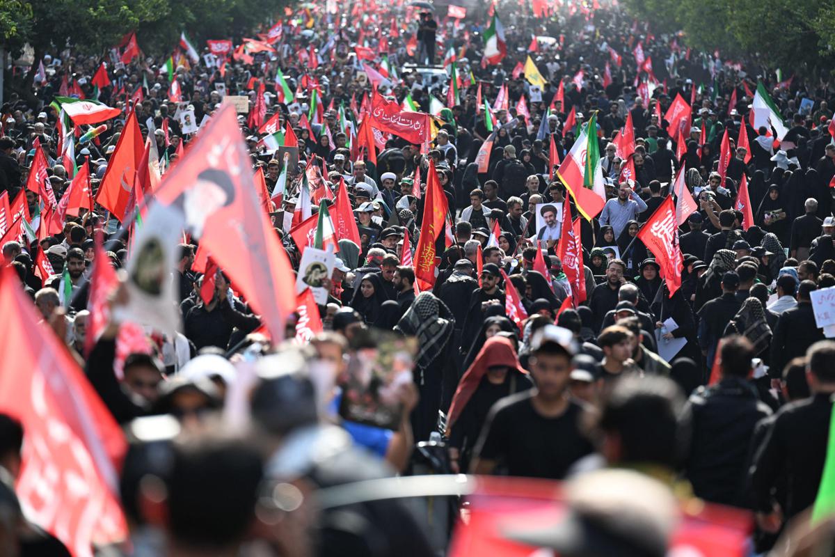 https://www.quotidianodelsud.it/wp-content/uploads/2026/07/teheran-processione-funerali-khamenei-afp.jpeg