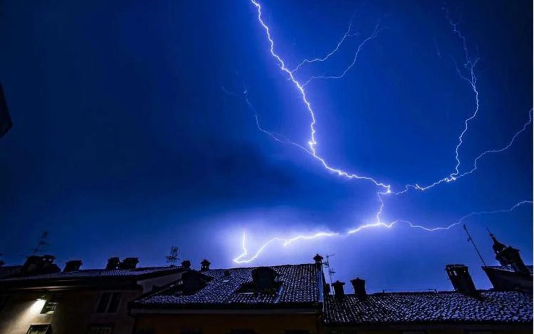 Caldo record, Pregliasco: “I temporali peggiorano gli effetti sulla salute”