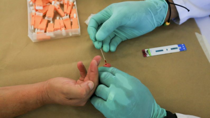 110mila persone con Hiv seguite dai centri pubblici in Italia, 73% uomini