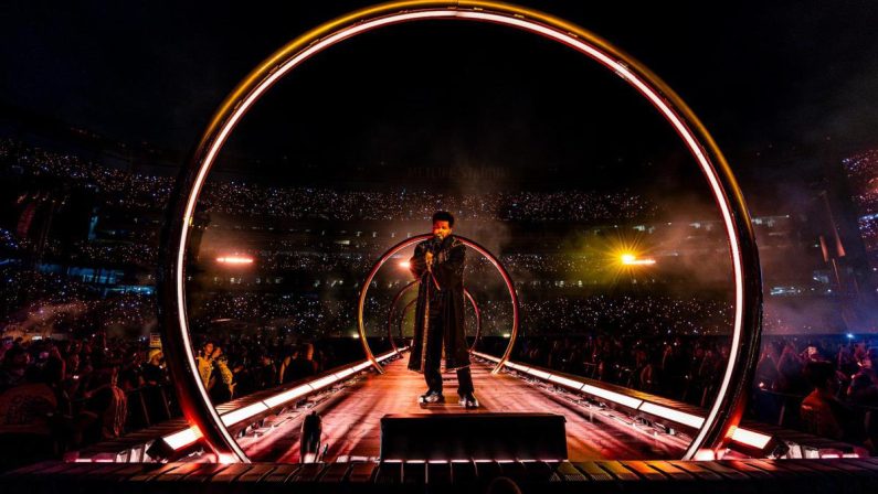 The Weeknd, la prima notte a San Siro è un’odissea nel pop futuristico