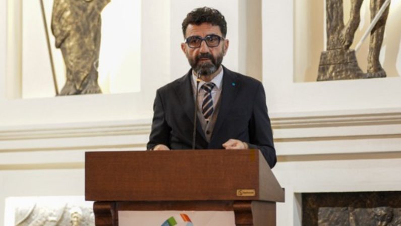 Crotone, dalle vacanze alle Dolomiti al sospetto di autoriciclaggio per l'ex segretario Uil Tomaino