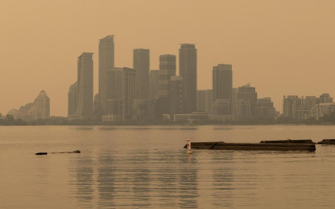 Canada, oltre 200 incendi fuori controllo: il fumo ‘invade’ anche gli Usa, ira di Trump