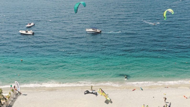 La traversata a vela dello Stretto di Messina