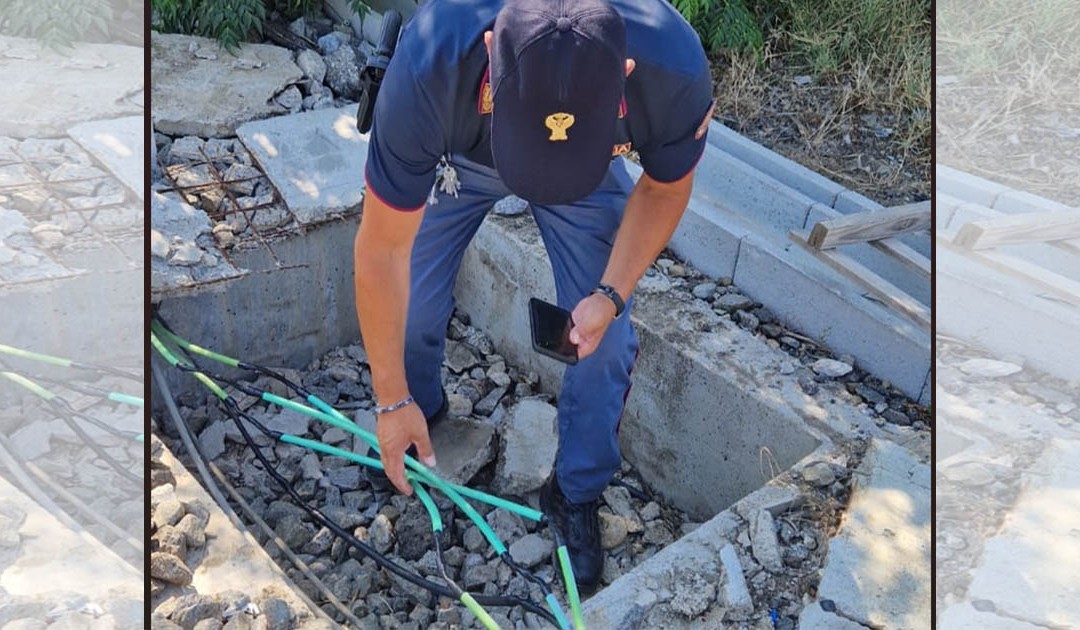 I cavi tranciati nei pressi della stazione ferroviaria di Cutro