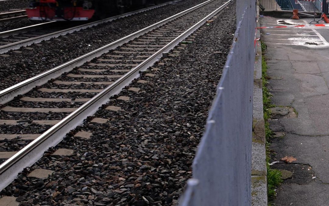 Operaio scivola sui binari, travolto e ucciso da treno a San Giorgio di Nogaro