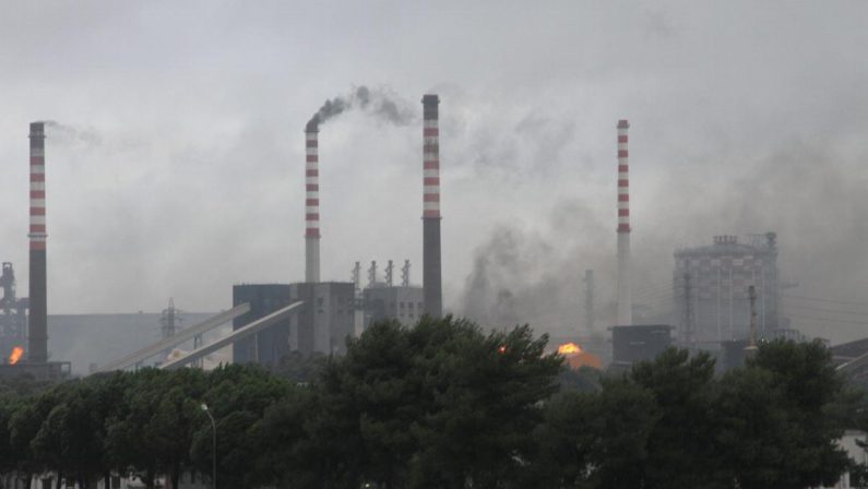 Ex Ilva, Corte Appello Milano: “Deve chiudere entro 90 giorni per amianto e polveri sottili”