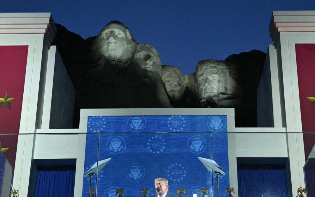 Trump, 4 luglio sul Monte Rushmore: “Identità Usa sotto attacco, torna minaccia comunista”
