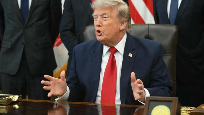 Dazi, Trump pronto a nuova guerra commerciale: nel mirino 60 paesi
