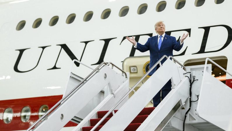 Scoop su Air Force One donato dal Qatar, Nyt nel mirino di Trump: mandati di comparizione per i reporter
