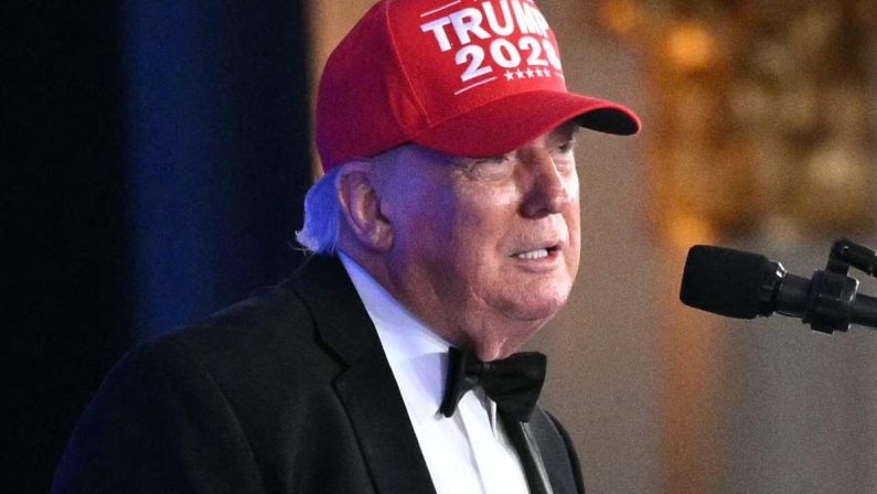 Da fake news a sindrome anti-Trump, il presidente contro i media alla cena dei corrispondenti