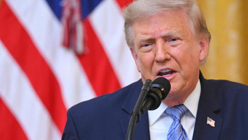 Iran, Trump: “Colpiremo il sito nucleare di Pickaxe”. Teheran: “Così sarà guerra totale”