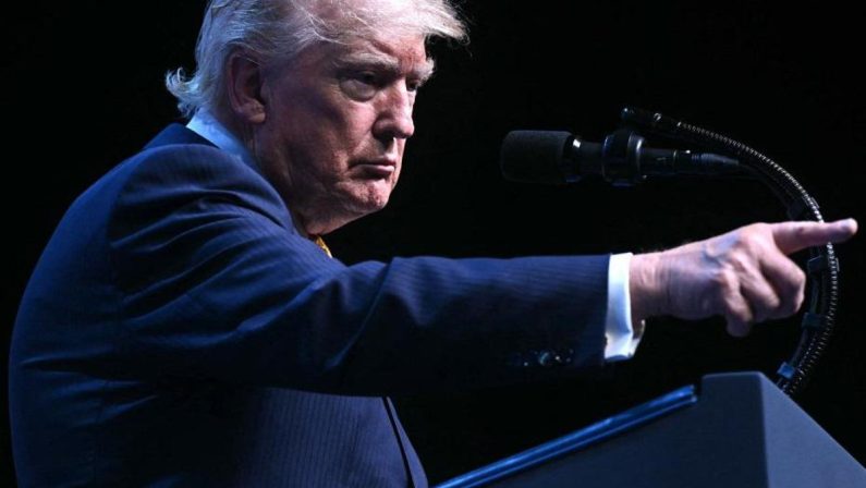 Hormuz, Trump: “Niente pedaggio 20%, faremo accordi commerciali con Paesi del Golfo”