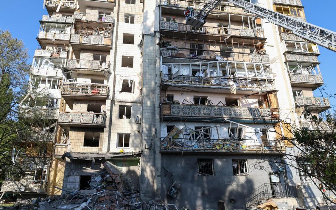 Ucraina, massiccio raid russo su Kiev: lanciati decine di missili balistici e 125 droni