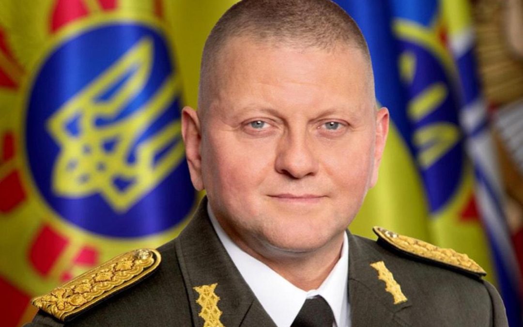Ucraina, Zaluzhnyi annuncia a Zelensky l’intenzione di candidarsi alle presidenziali