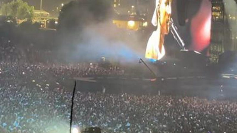 Ultimo, pubblico record a Tor Vergata ma il concerto è live dal balcone