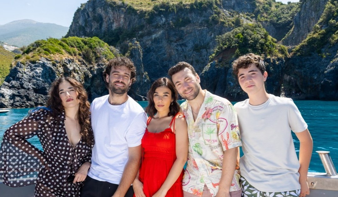 Un posto al sole, dal 17 luglio al 3 agosto la fiction porta su Rai 3 la magia della Sila e del Tirreno