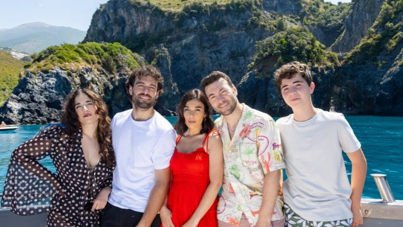 Un posto al sole, dal 17 luglio al 3 agosto la fiction porta su Rai 3 la magia della Sila e del Tirreno