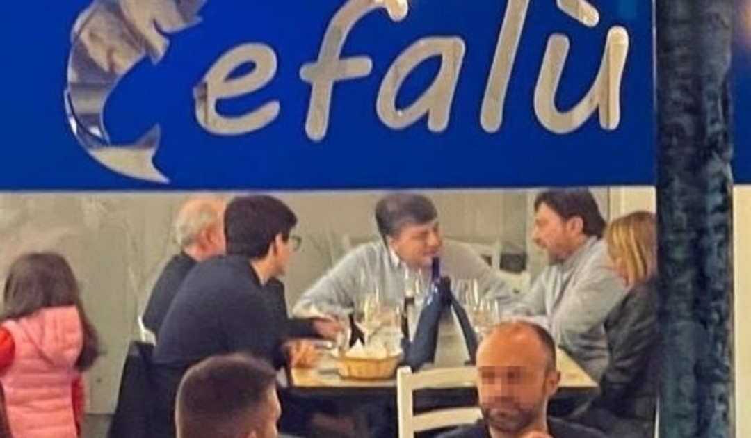 Valter Lavitola e Sigfrido Ranucci insieme al ristorante nel 2023 (Foto Il Riformista)