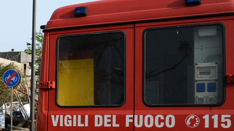 Roma, ieri sera incendio allo Spin Time. FdI: “Stabile va sgomberato”