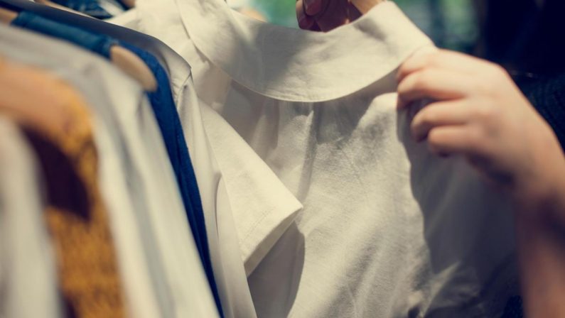 Lascia lavoro sottopagato e ‘sbarca’ su Vinted: oggi guadagna 60mila euro al mese