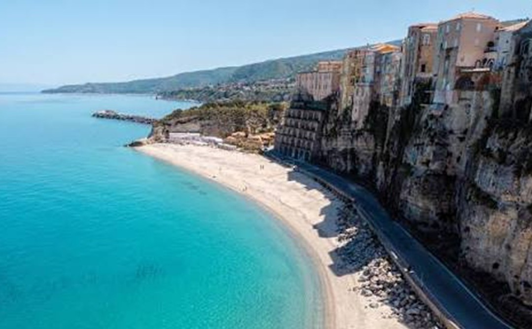 La Costa degli Dei dove operava l'imprenditore colpito dal provvedimento di sequestro