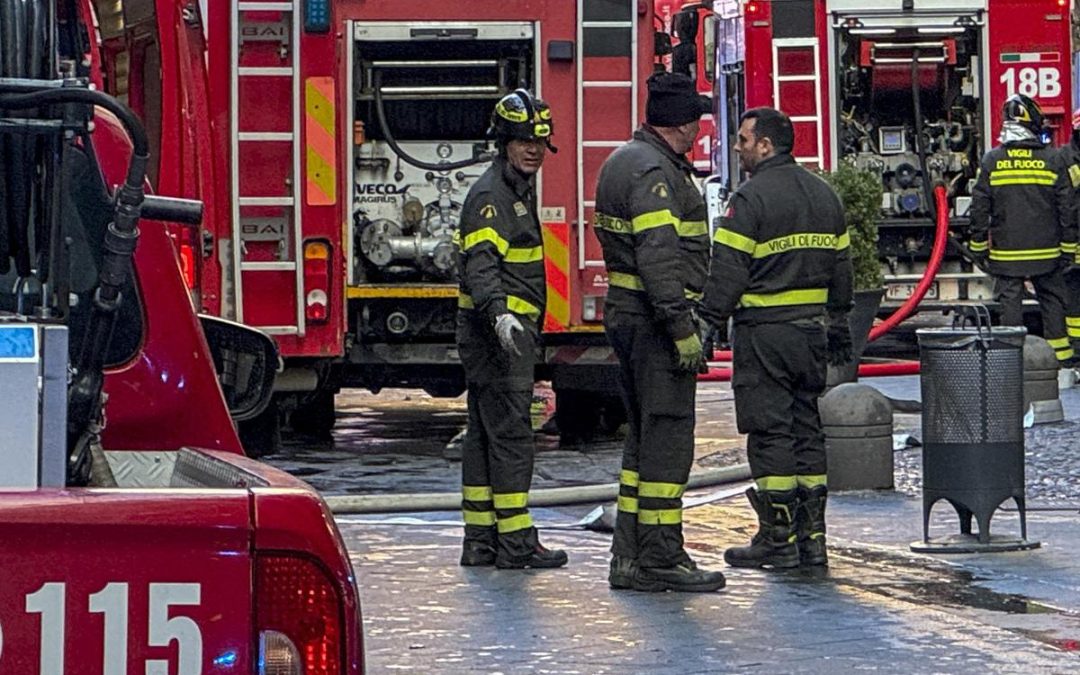Palermo, 53enne ucciso a coltellate: uomo si barrica in casa, apre il gas e minaccia di far esplodere il palazzo