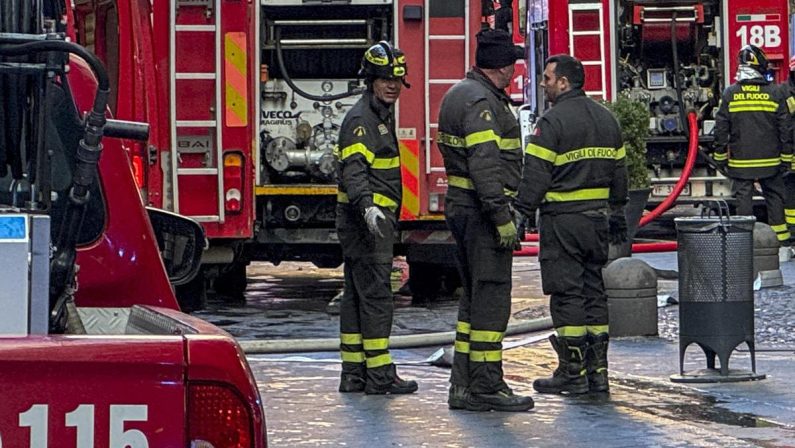 Palermo, 53enne ucciso a coltellate: uomo si barrica in casa, apre il gas e minaccia di far esplodere il palazzo