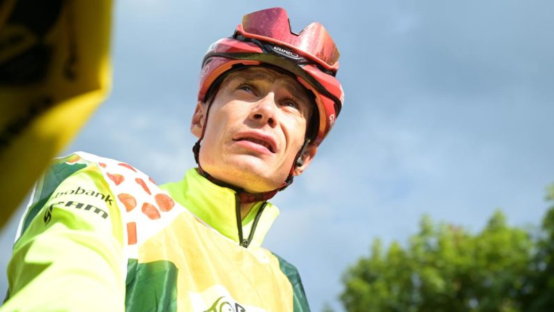 Tour de France, brutta caduta per Vingegaard, costretto al ritiro