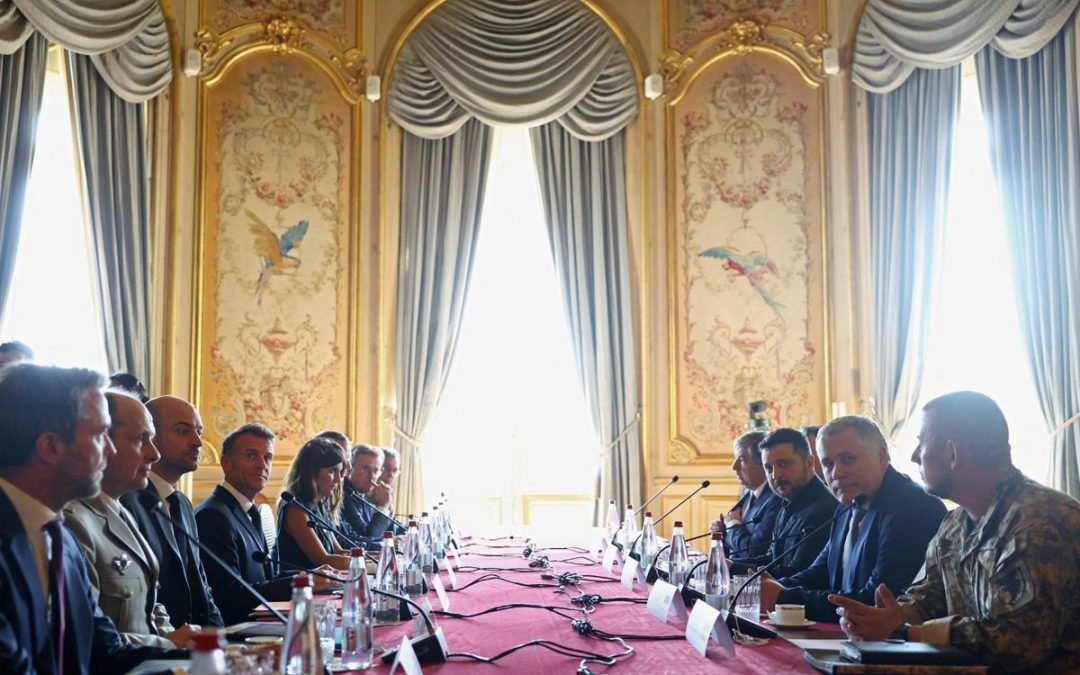 Volenterosi a Parigi, nasce coalizione europea per scudo anti-missili balistici: c’è anche Italia