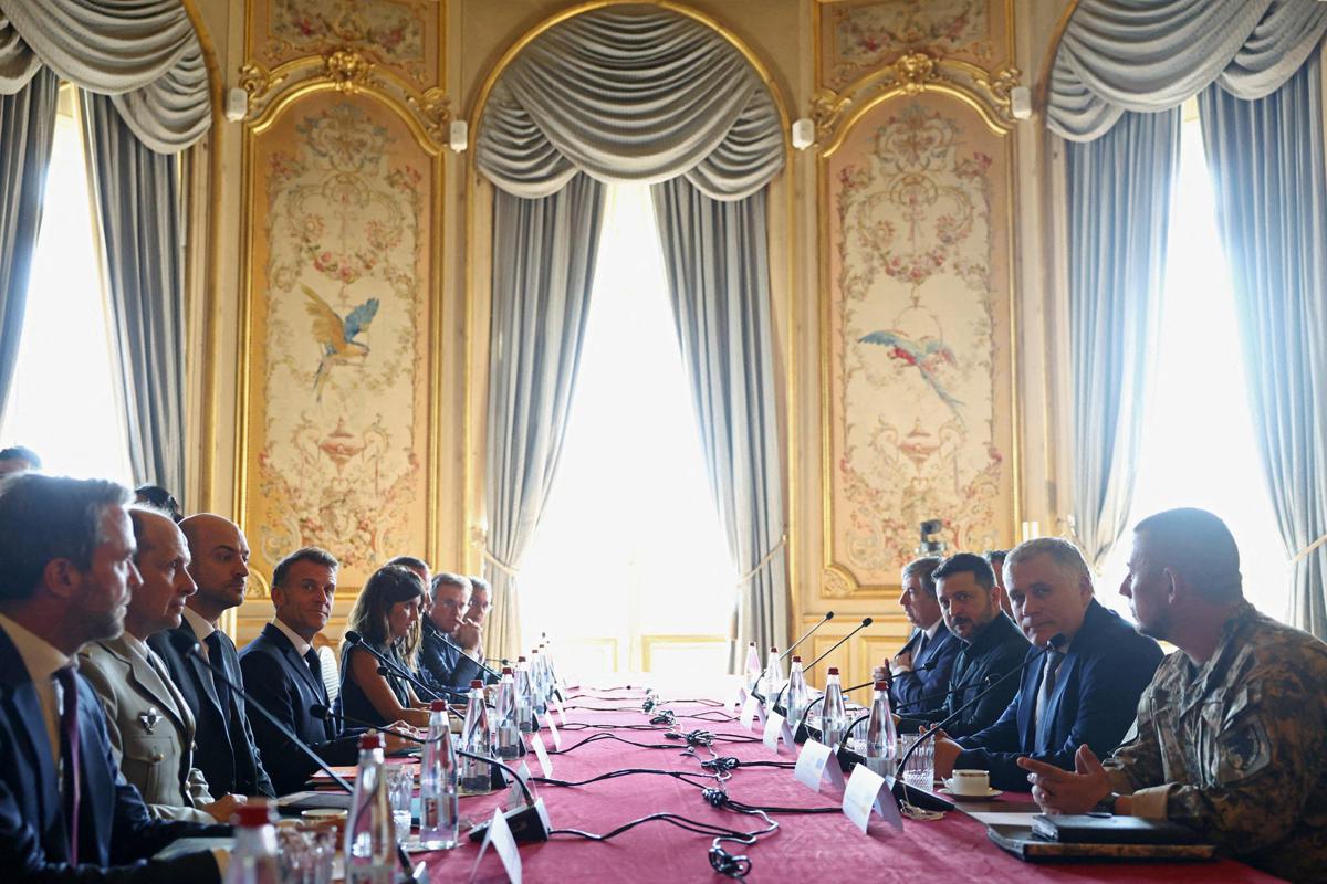 https://www.quotidianodelsud.it/wp-content/uploads/2026/07/volenterosi-zelensky-parigi-summit-afp.jpeg