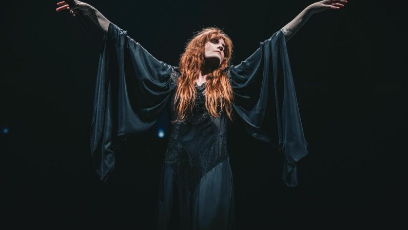 Florence and The Machine, a Milano il sogno (goth) di una notte di mezza estate