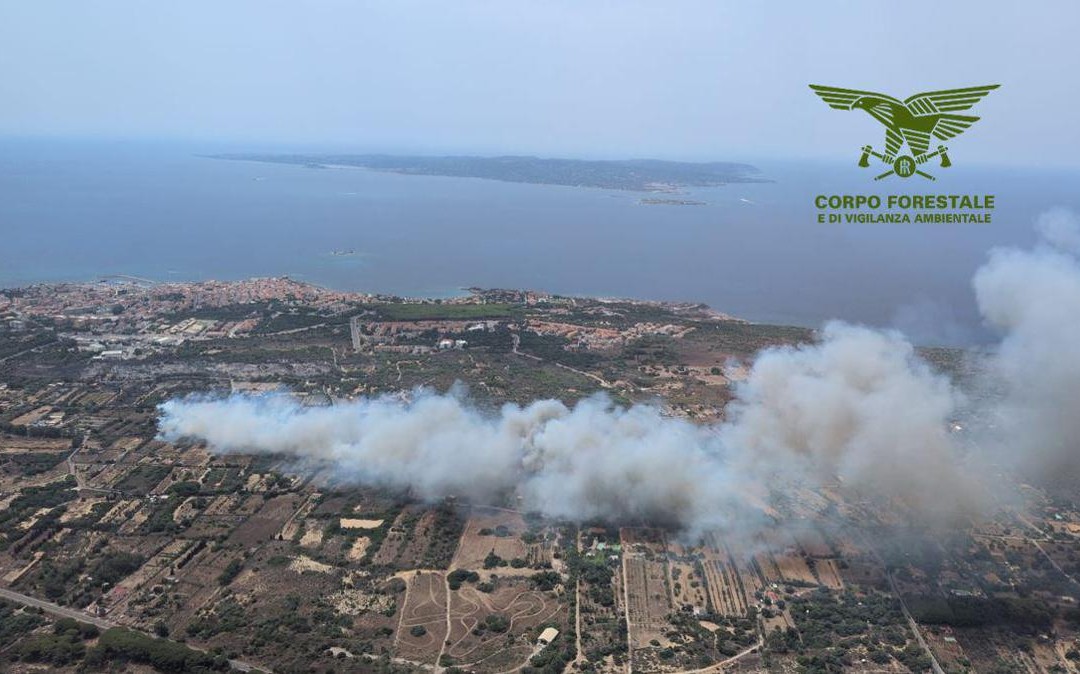Incendio in Sardegna, evacuate suore e famiglia a San Gregorio