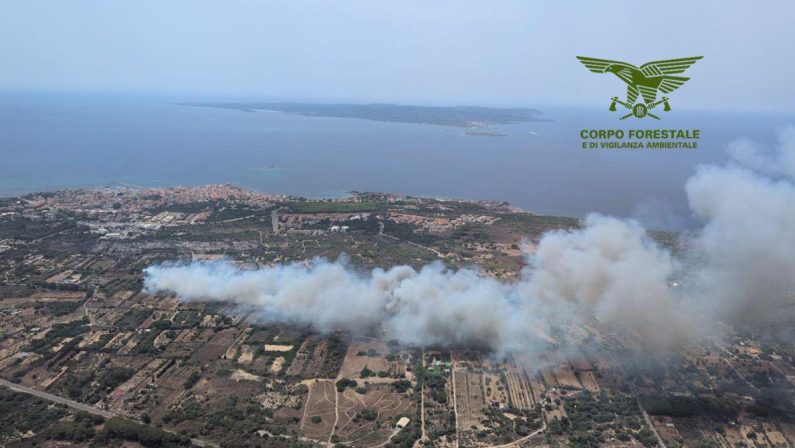 Incendio in Sardegna, evacuate suore e famiglia a San Gregorio