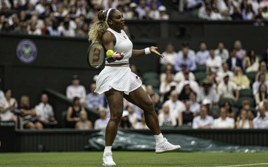 Wimbledon, Serena Williams costretta a ritirarsi dal doppio