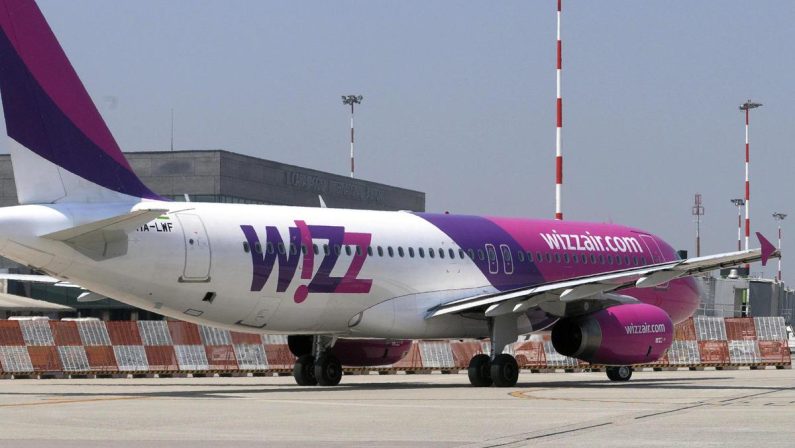 Volo Wizz Air per Atene, il Boeing decolla a due secondi dal disastro: svelato l’errore dei piloti a Luton