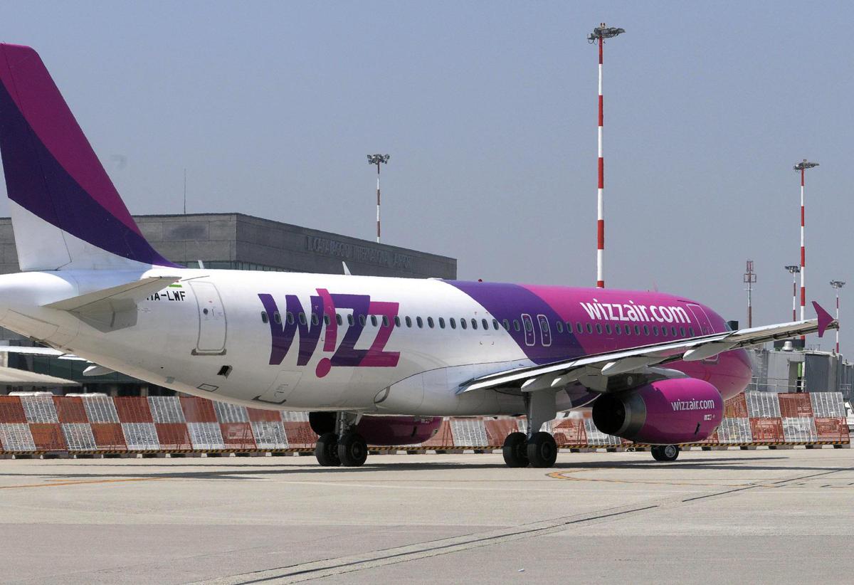https://www.quotidianodelsud.it/wp-content/uploads/2026/07/wizzair-aereo-pista-fg.jpeg