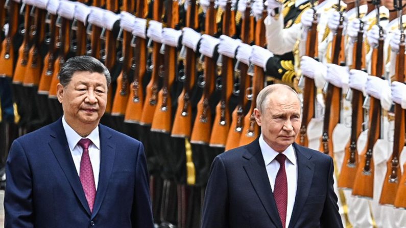 Russia-Cina, svelata cooperazione militare dal 2023: “Pechino ha insegnato a Mosca a silenziare Starlink”