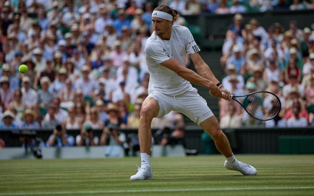 Wimbledon, paura Zverev: cade e resta a terra, lo aiuta… Sinner