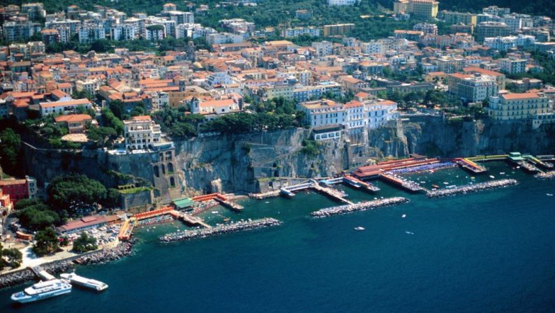 Via libera definitivo della Camera all’istituzione dell’Area Marina Protetta di Capri, Pichetto “Difendiamo uno dei tratti più preziosi del Mediterraneo”