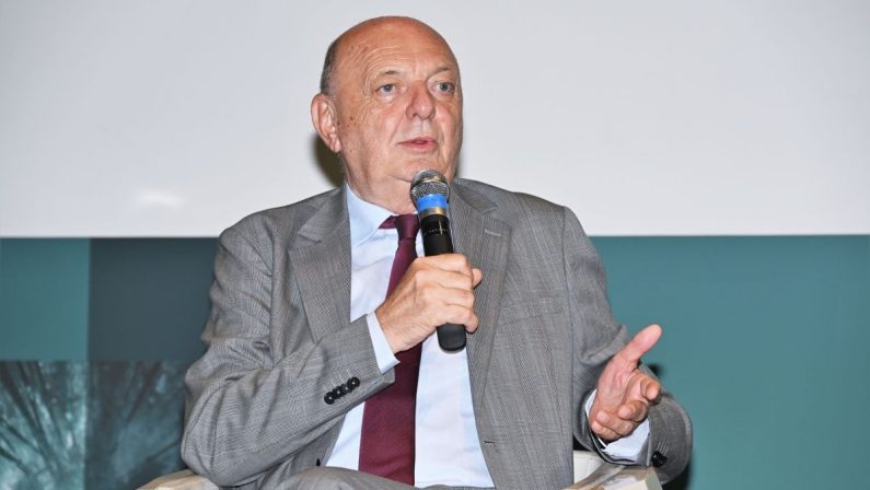 Pichetto “Crisi climatica non si risolve per decreto, serve uno spirito unitario. Green Deal? Ha distrutto l’automotive in Germania”