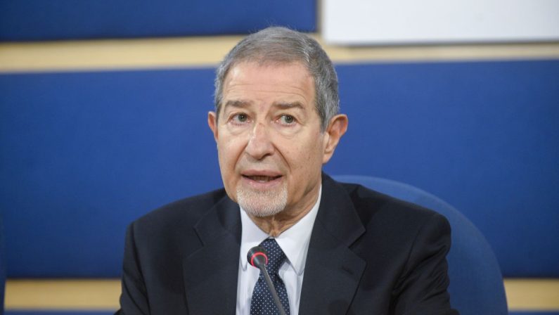 Campi Flegrei, Musumeci “Al lavoro per ridurre l’esposizione al rischio”